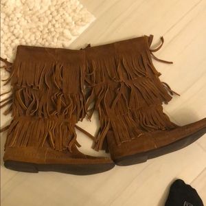 Minnetonka 3 layer fringe boots, size 8